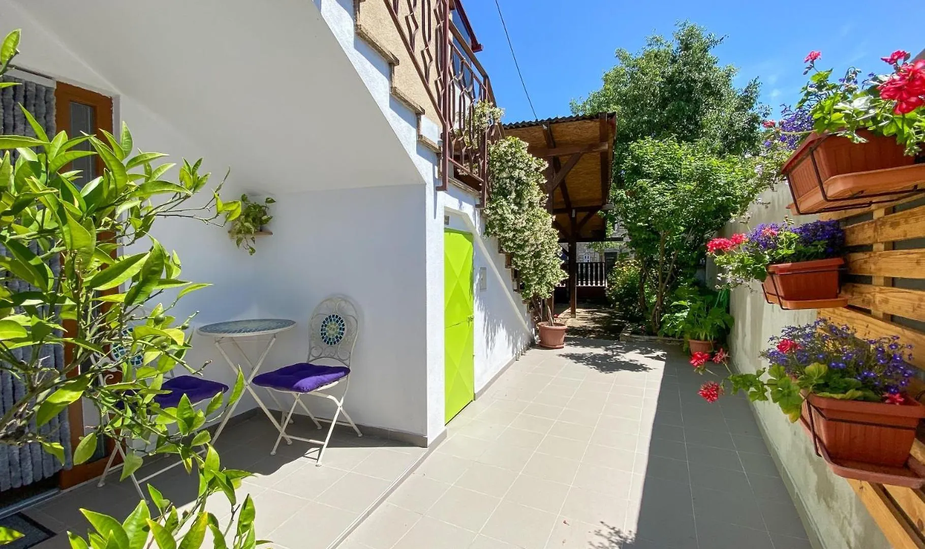 Apartment Tomas location