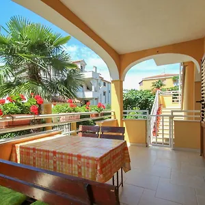 Alenka Orange Apartment